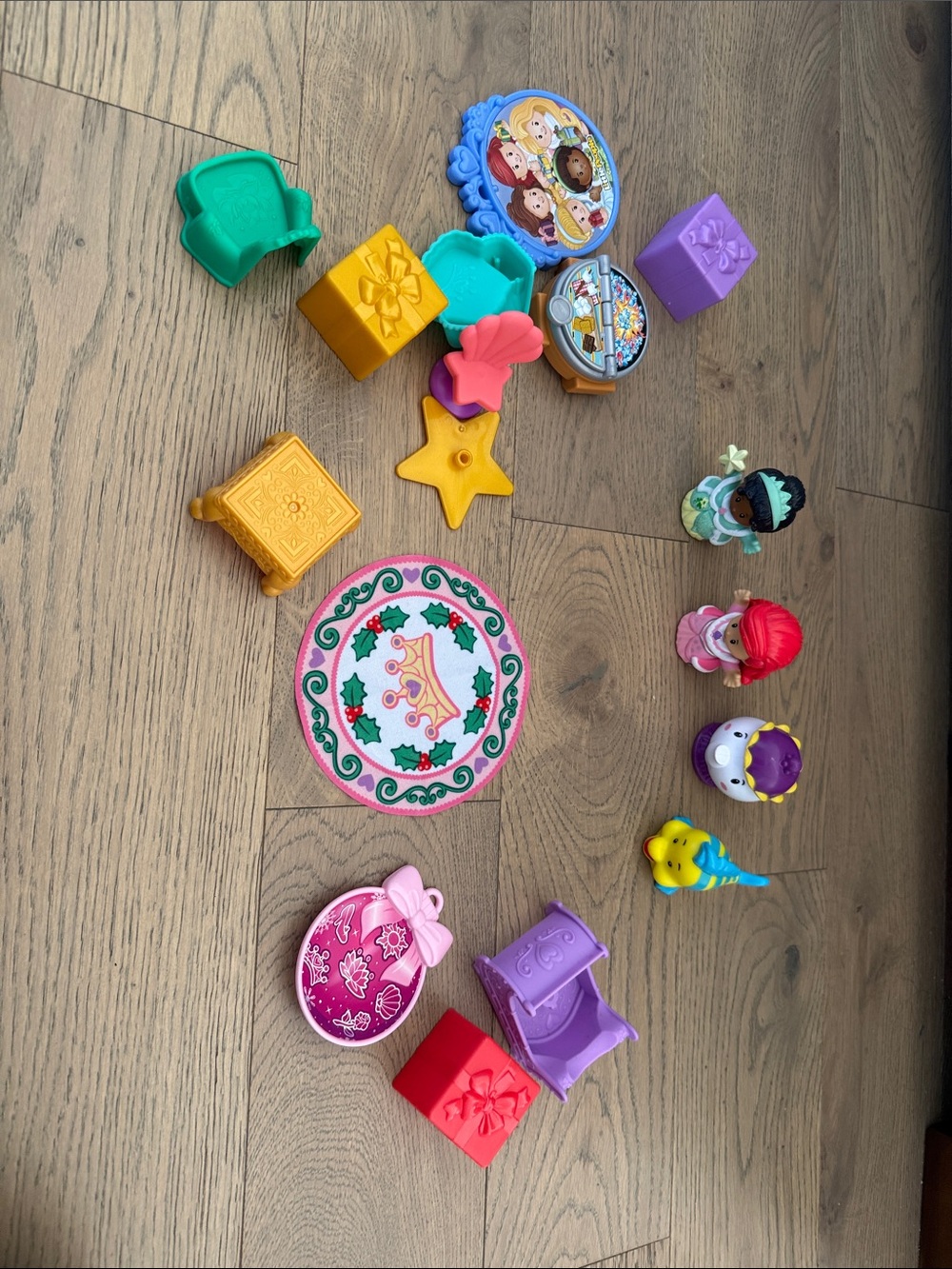 Little people Disney princess advent calendar pieces